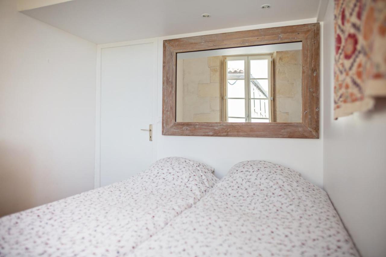 XVIII Century Gem With Magnificent Views Of The Harbour With A Private Garage Apartment Saint-Martin-de-Ré Exterior photo